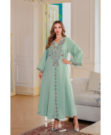 Robe orientale Oasis Émeraude – col V bijou – Élégance raffinée