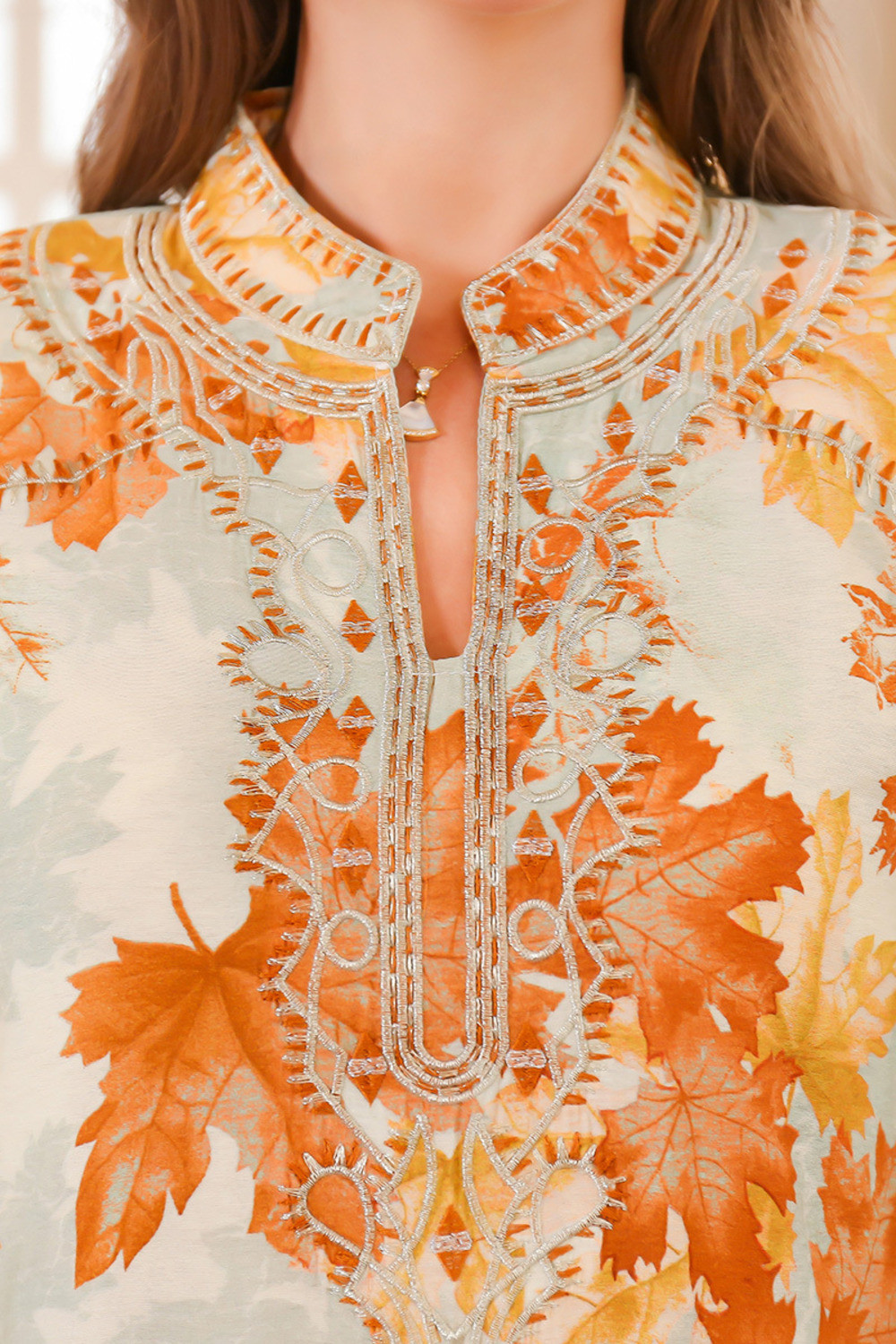 Robe orientale femme Nacre du Sahara – Élégance raffinée