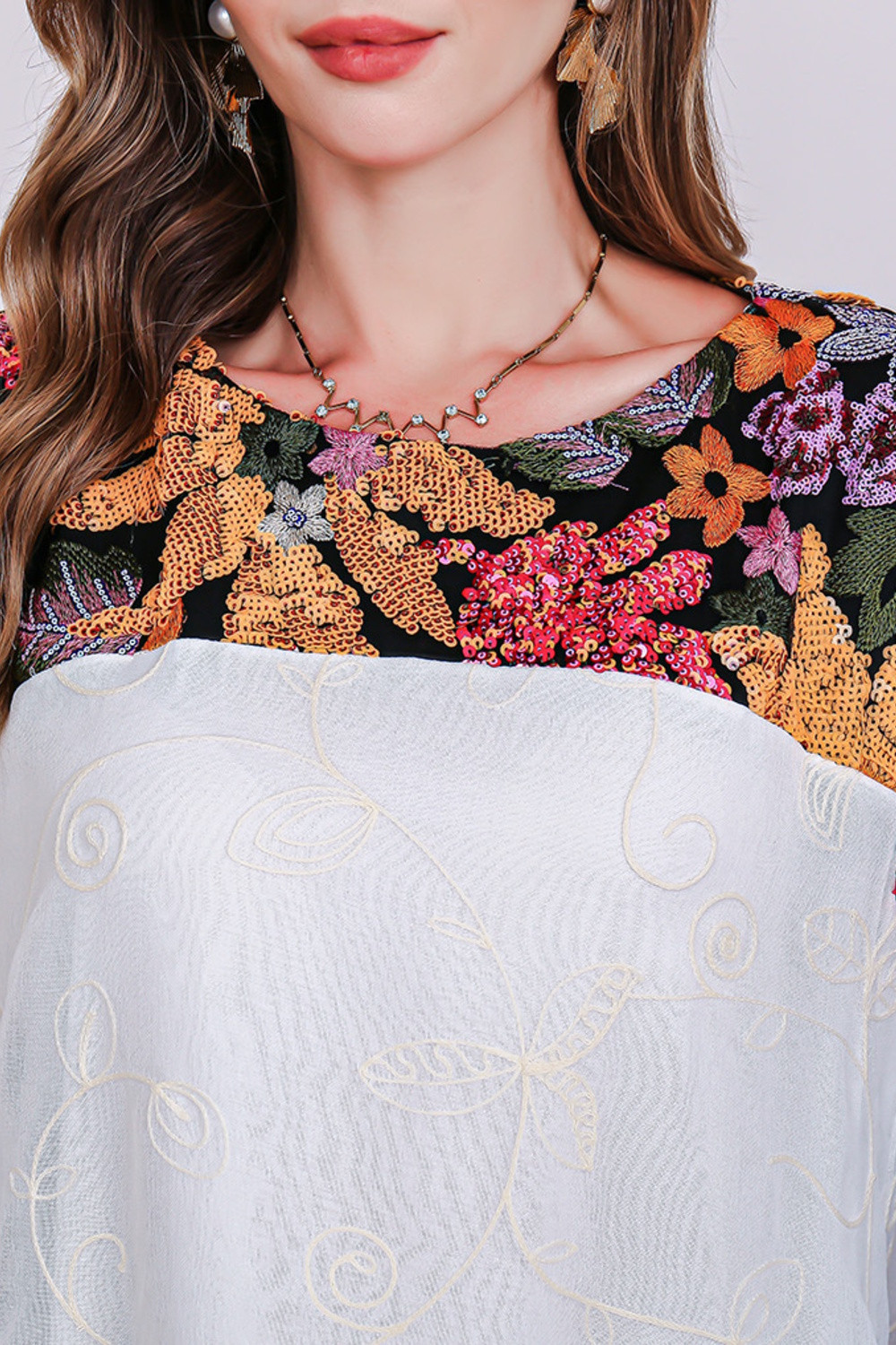 Robe Éthérée Broderie Élégante